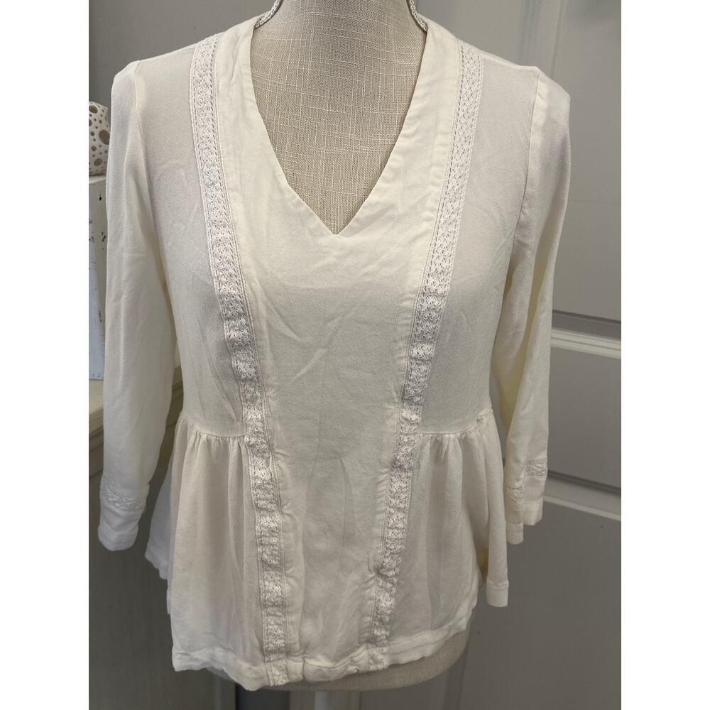 Crown and Ivy Size Small Ivory Blouse 3/4 sleeve Embroidered Detail EUC